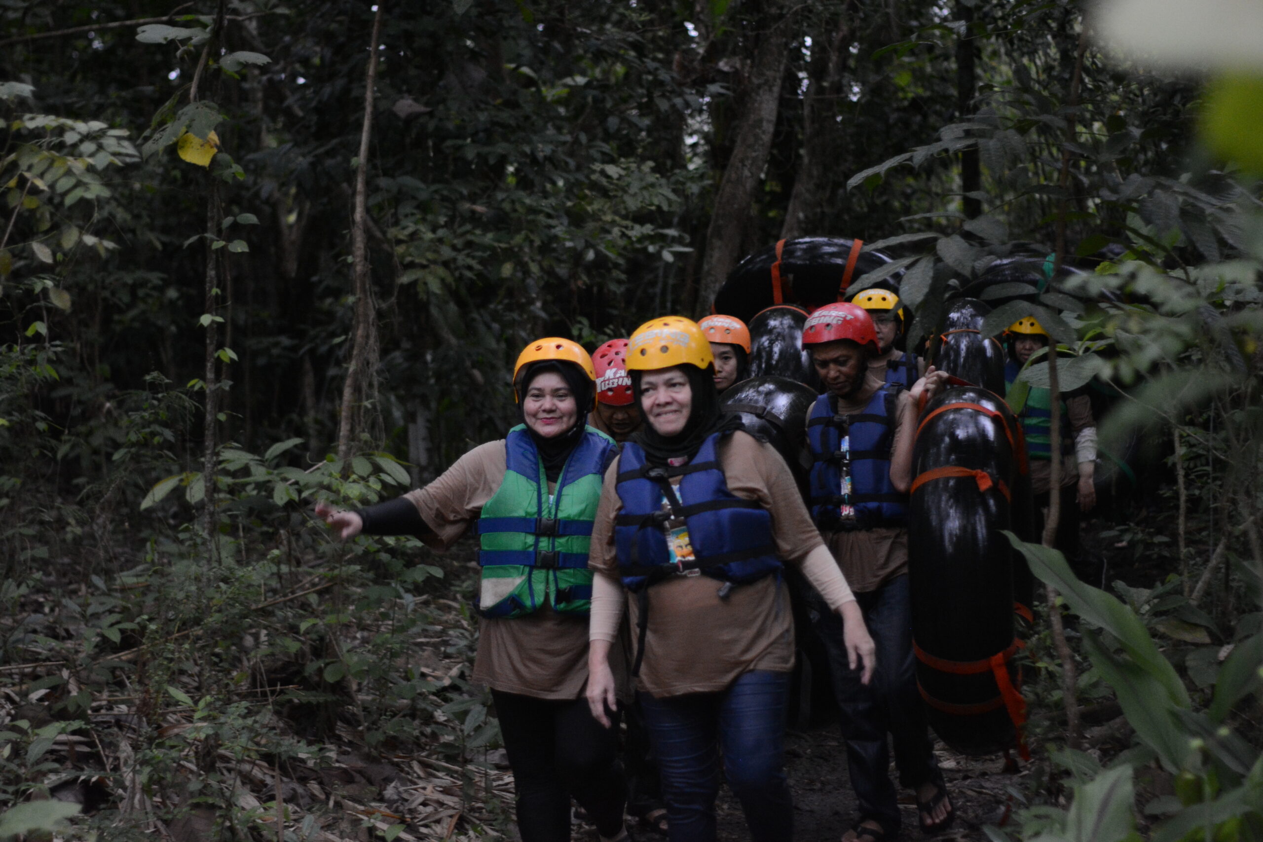 Outbound Makin Seru! Ini Dia Perlengkapan Wajib yang Gak Boleh Terlewatkan Saat Outbound!