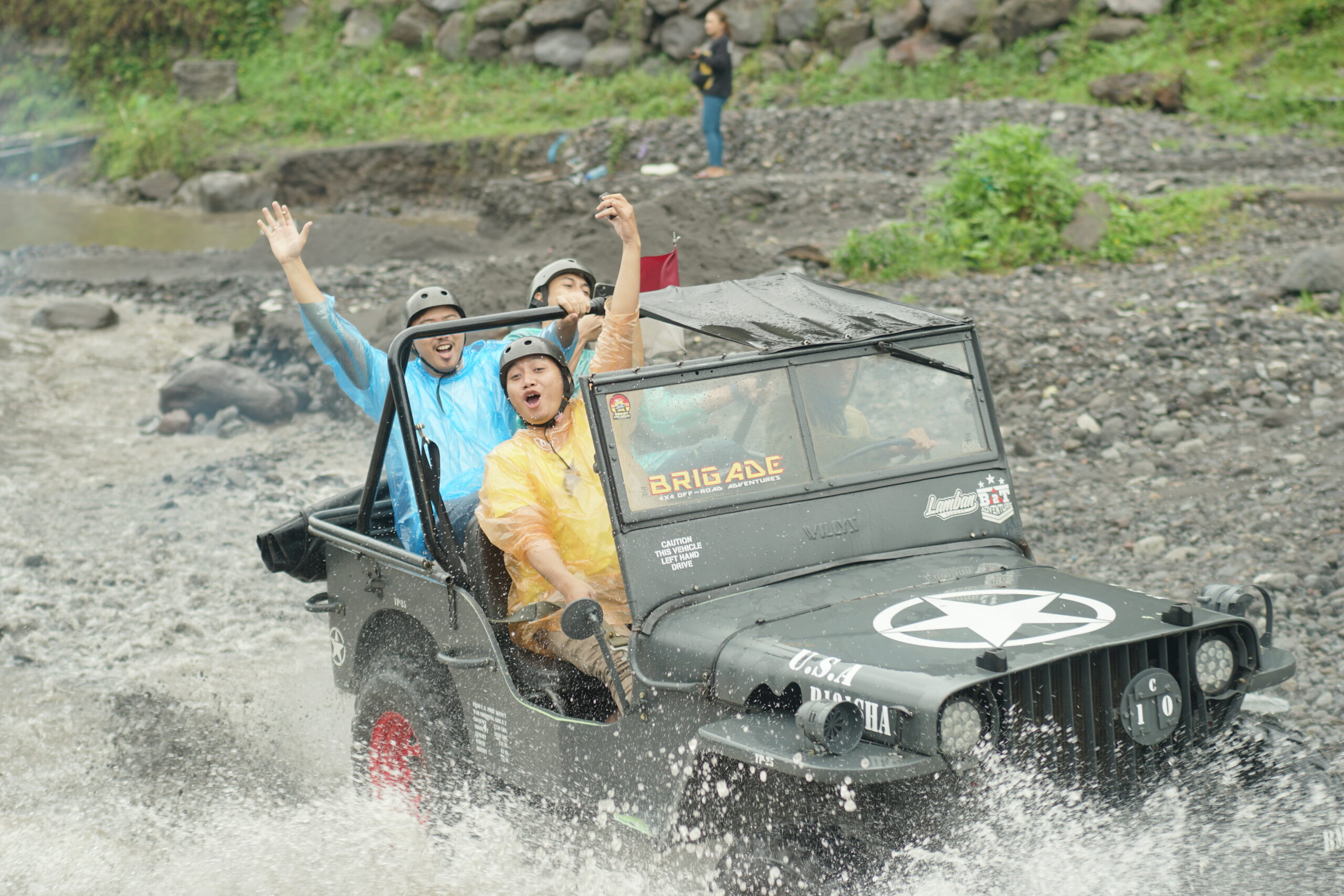 Rasakan Sensasi Serunya Manuver Air di Lava Tour Merapi